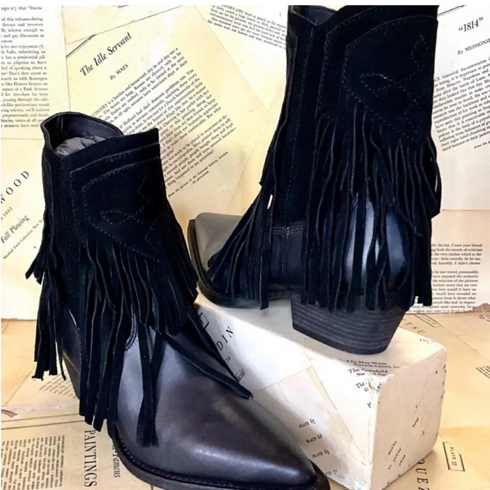 Free People bootie “Lawless” boot cowgirl fringe suede black EUC 39 8.5 9 Boho
